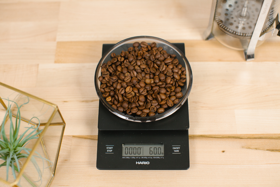 Image of 60g of coffee measured.