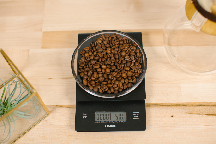 Image of coffee weighing 50g.