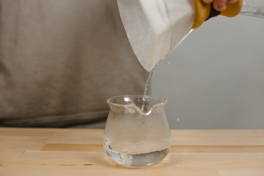 Image of dumping water out of chemex.